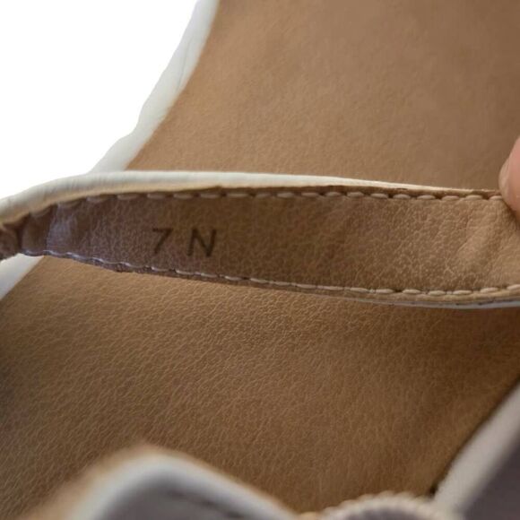 Vaneli Womens White Multicolor Fringe Low Sandals Size 7 - Picture 8 of 10